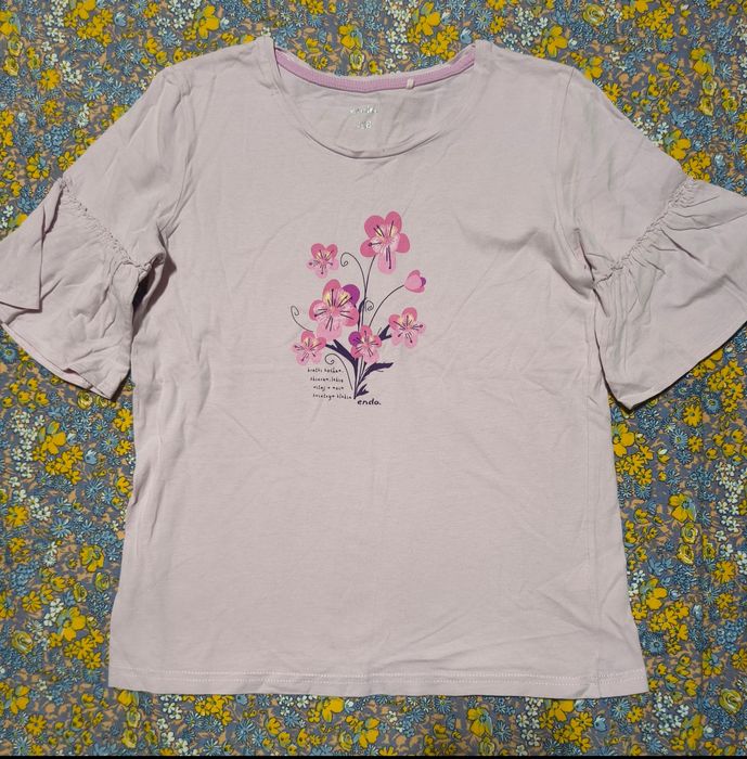 Bluzka t-shirt Endo z kwiatuszkami roz. 158