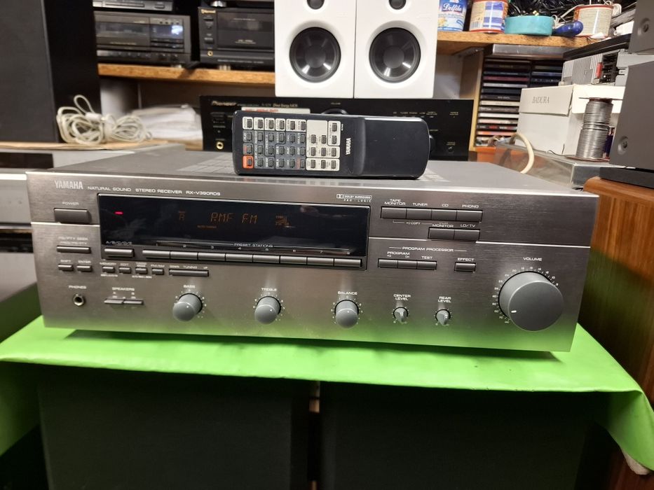 Amplituner Yamaha RX-V390RDS pilot