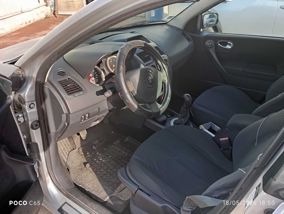 RENAULT Megane do ano 2005 mês 07 , em perfeitas condições