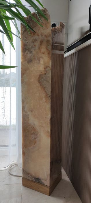 Lampa podłogowa / kamień naturalny/ onyks