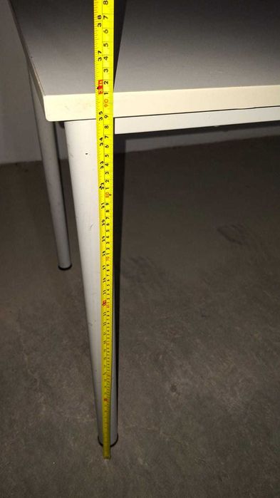 Vendo conjunto de 3 bancadas de trabalho robustas e funcionais, ideais para oficina, garagem, armazém ou espaço de bricolage.