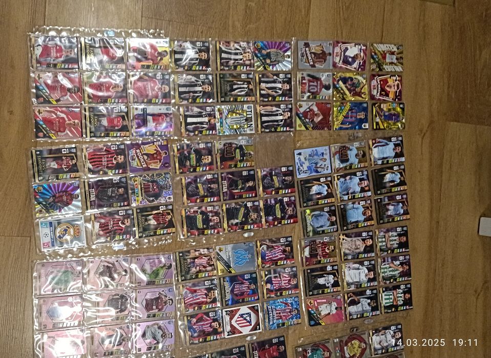 Karty piłkarskie w albumie ekstraklasa.