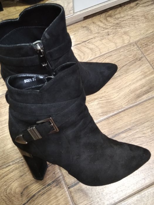 Piękne zamszowe botki rozm 37