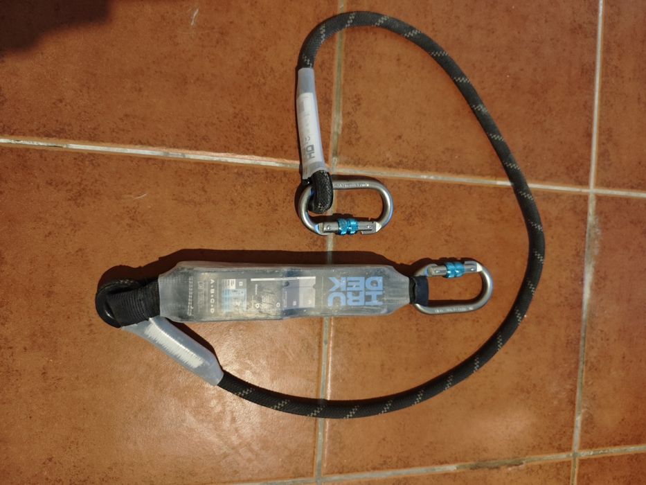Arnês com corda vida e mosquetes