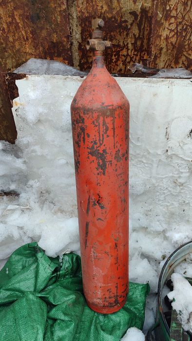 Балон червоного кольору  10 літрів. Для чого призначений не підкажу