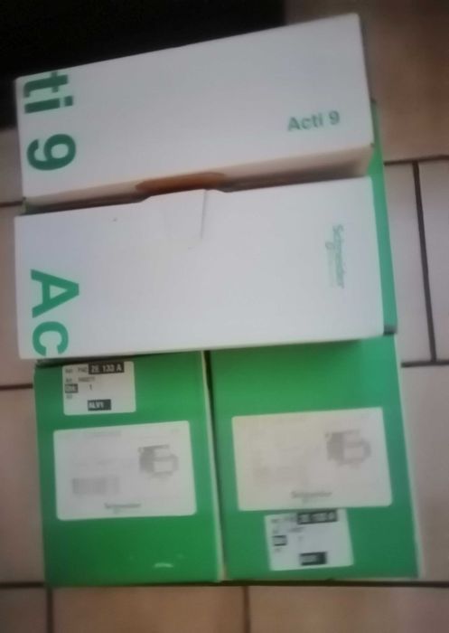 37 szt schneider nowe nie używane aparaty elektryczne