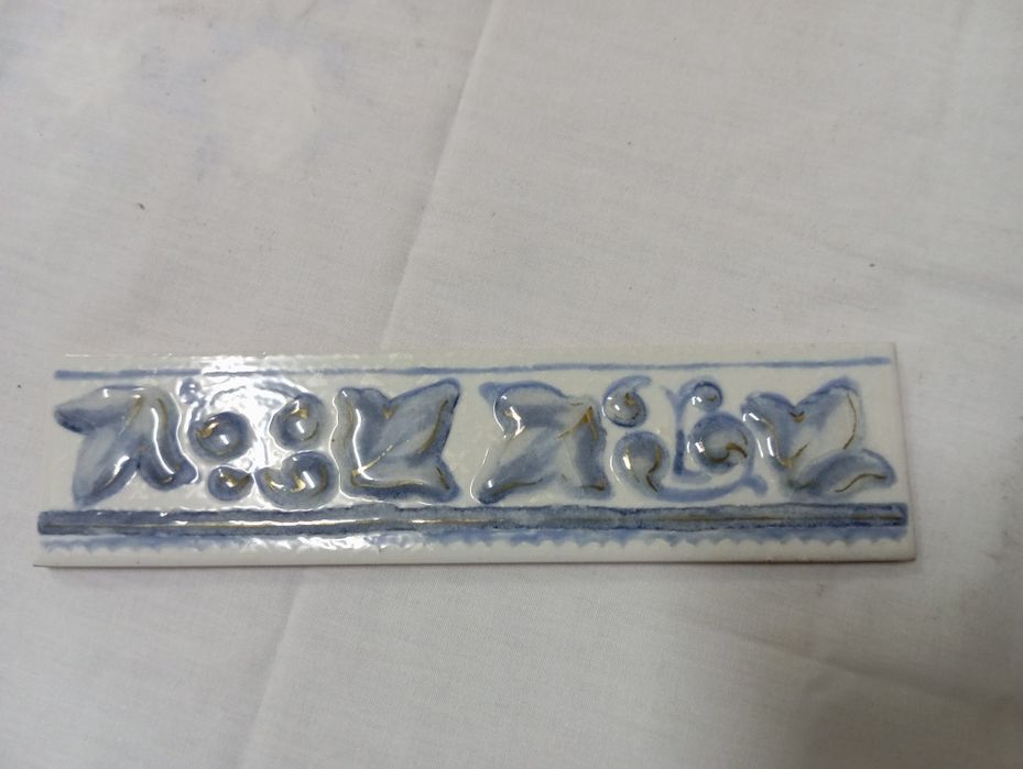 Azulejo faixas dourado e azul