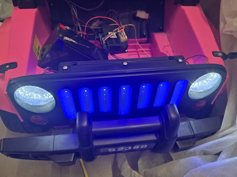 Różowy Jeep S2388 na akumulator z pilotem zdalnego sterowania