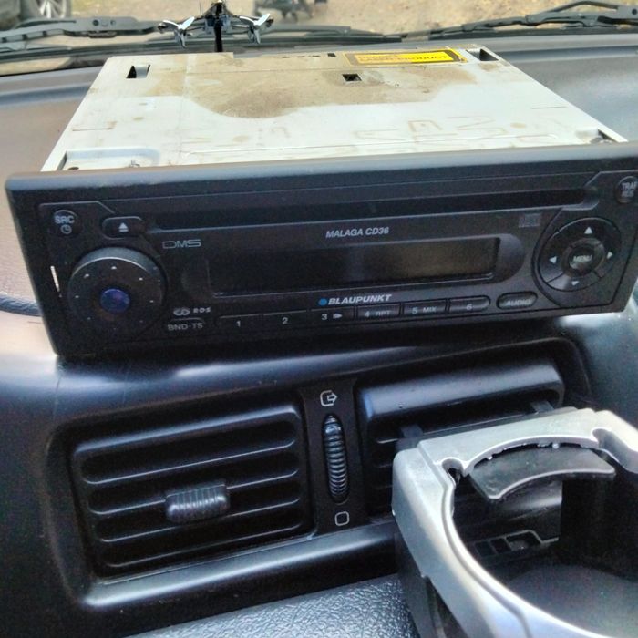 Автомагнітола...