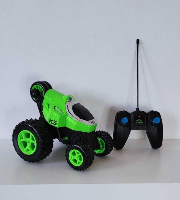 Samochód zdalnie sterowany z pilotem  JUGGLERS TUMBLER STUNT