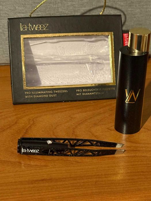 Pęseta + Etui La-Tweez Pro Illuminating Diamond Dust LED