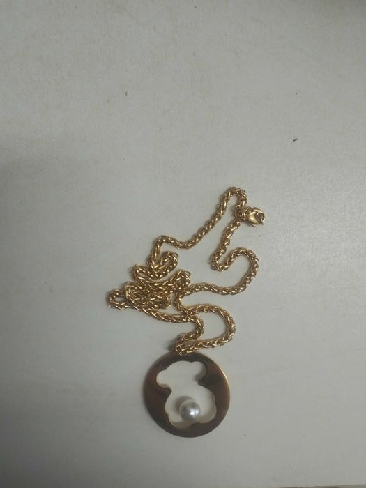 Colar.  dourado Com ursinho