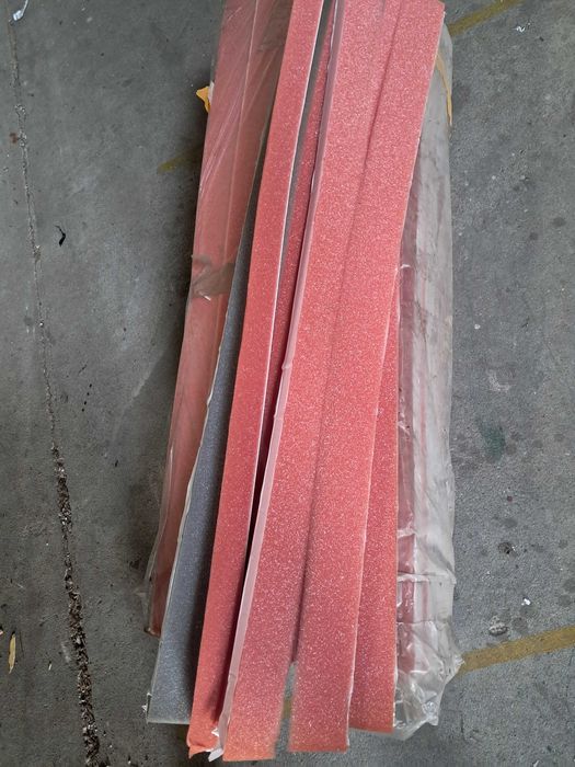 Kliny dachowe piankowe - różne kolory – Częstochowa