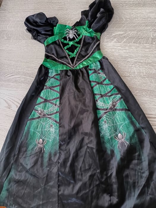 Маскарадні костюми: Кащея, кажана, відьми, пірата, Чахлика, смерті.