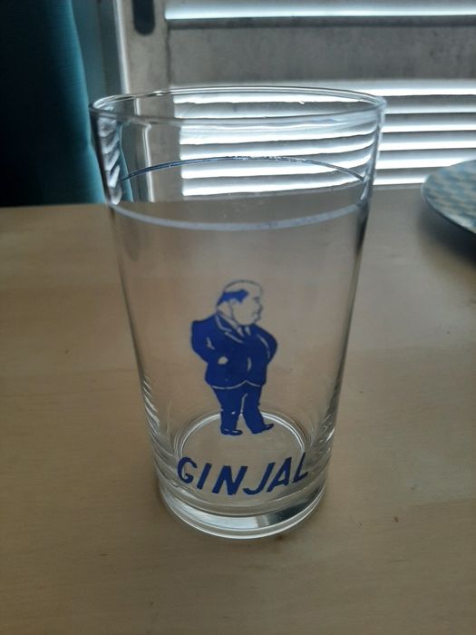 Copo de vidro Ginjal