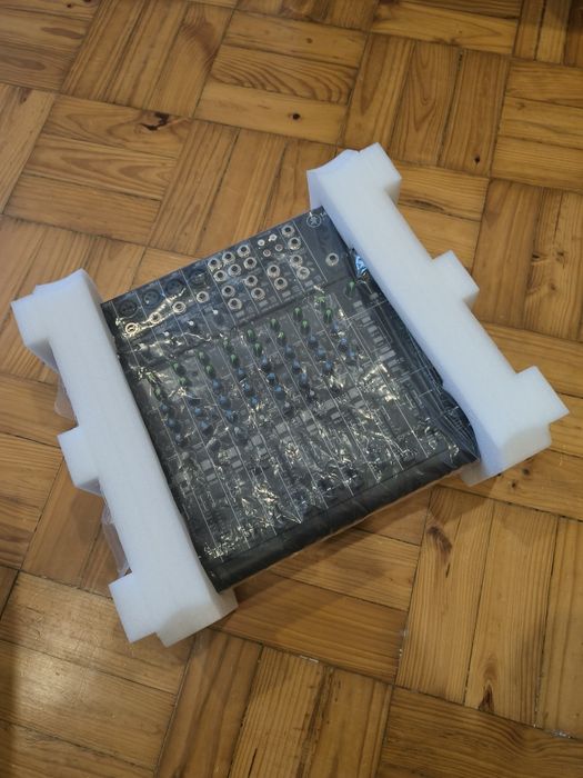 Mesa de Mistura Mackie 1402VLZ4
