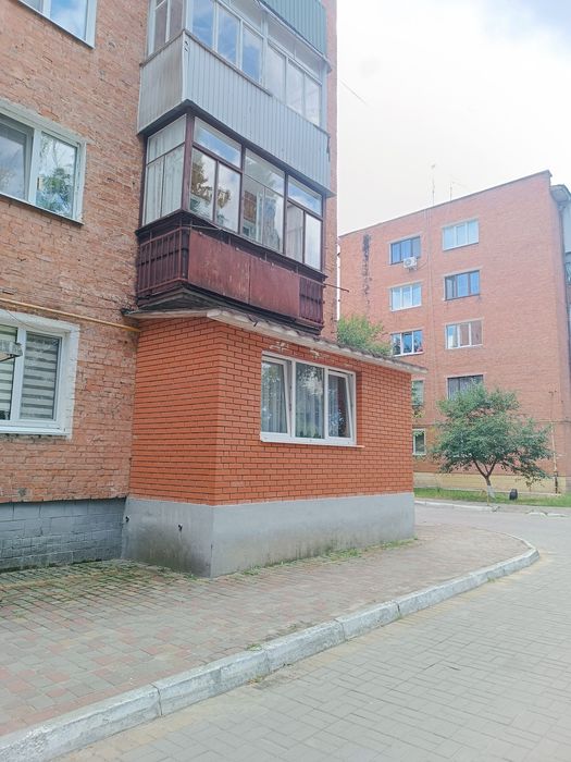 3-х     -квартира   в  ідеальному місці -навпроти  --Будинку  культури