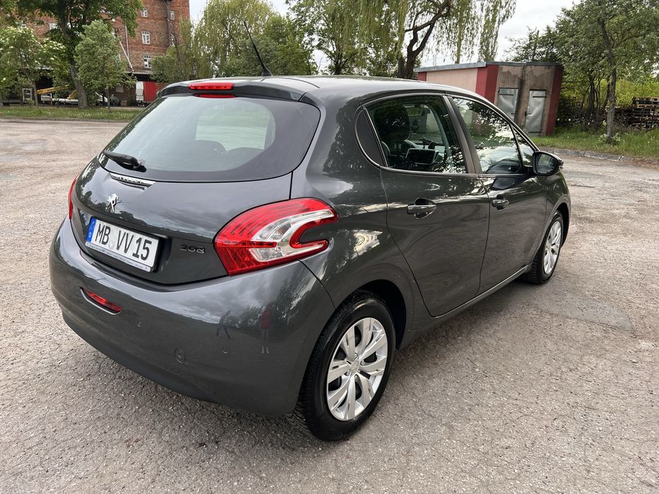 Peugeot 208 benzyna 1,2 rok 2014 ekran dotykowy