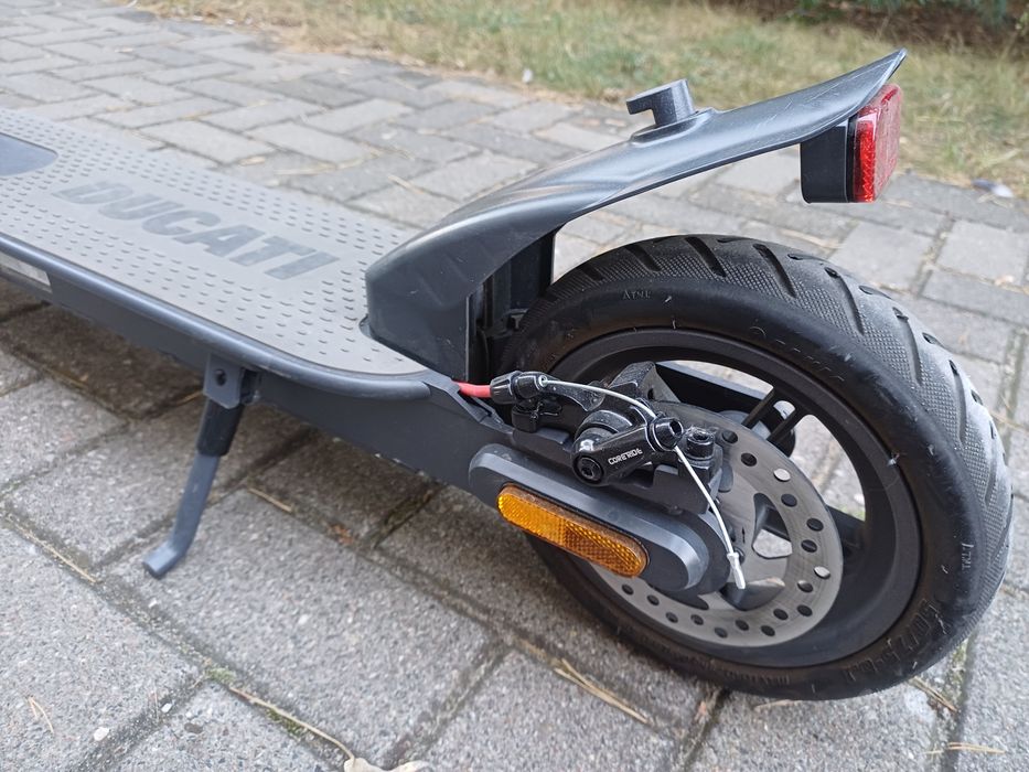 Hulajnoga elektryczna DUCATI Pro I Evo 350W 8.5"
