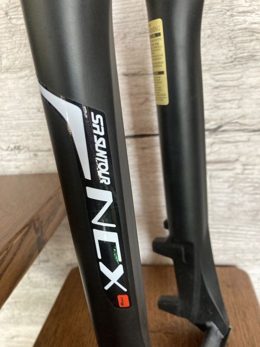 Велосипедная вилка SR SUNTOUR NCX