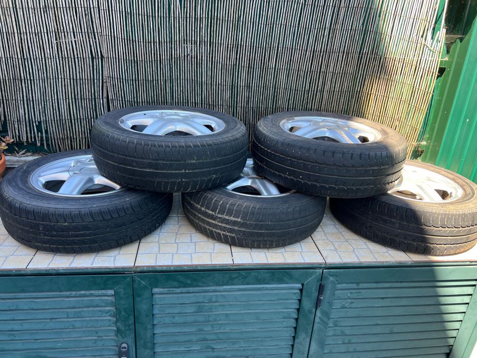 Jantes 15” com pneus 195/65R15 (4 furos)