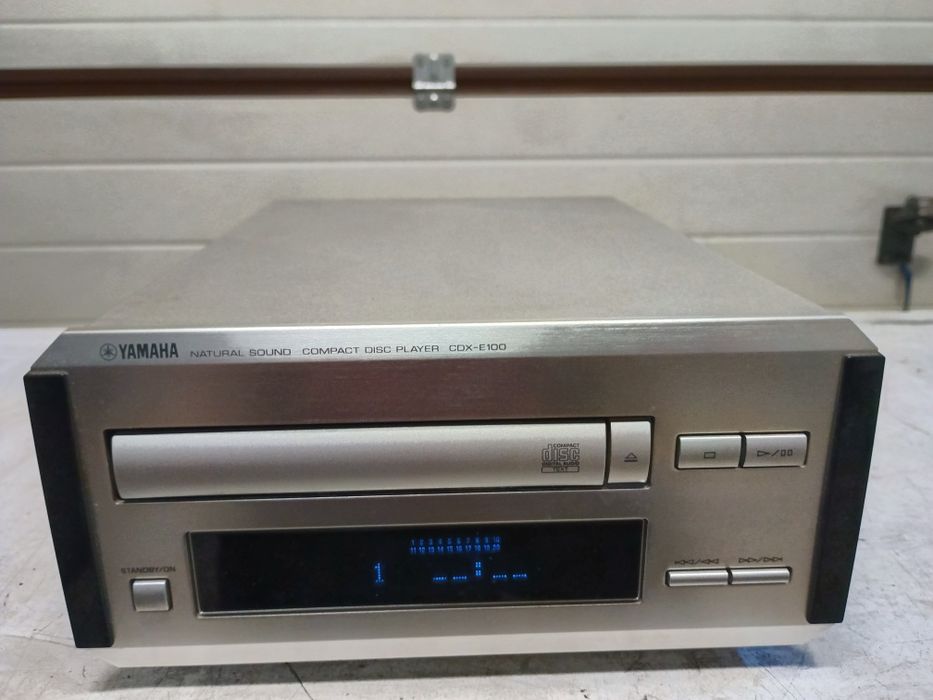 Odtwarzacz CD Yamaha CDX-E100 defekt