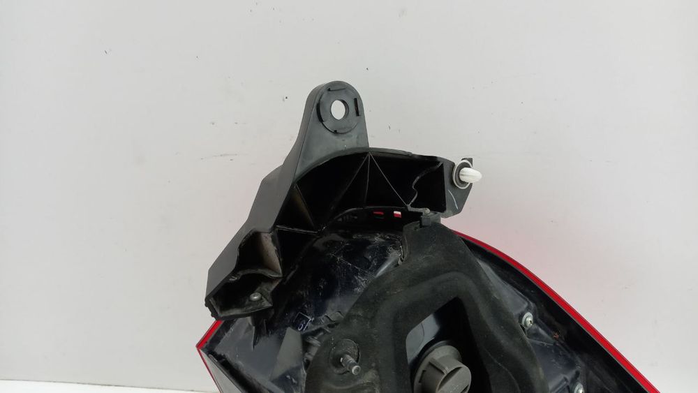 Фонарь задний правый стоп Toyota Yaris III 2017 0D2030D205