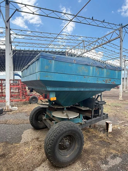 Продам причіпний розкидач мінеральних добрив РМД-3000