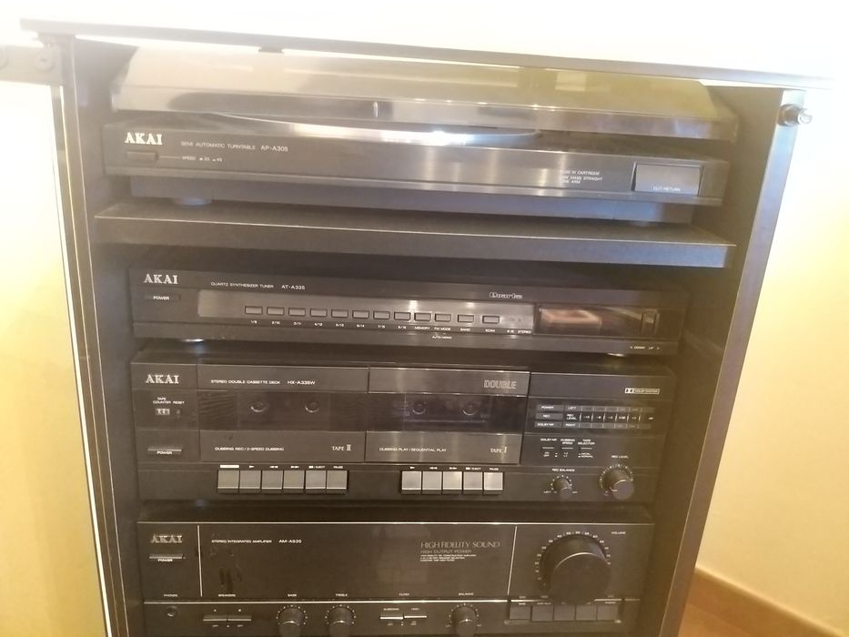 Aparelhagem Akai com movel