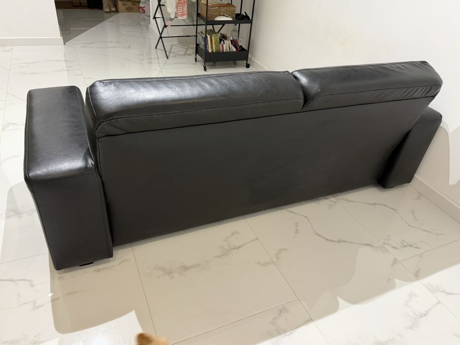 Продам диван вживаний