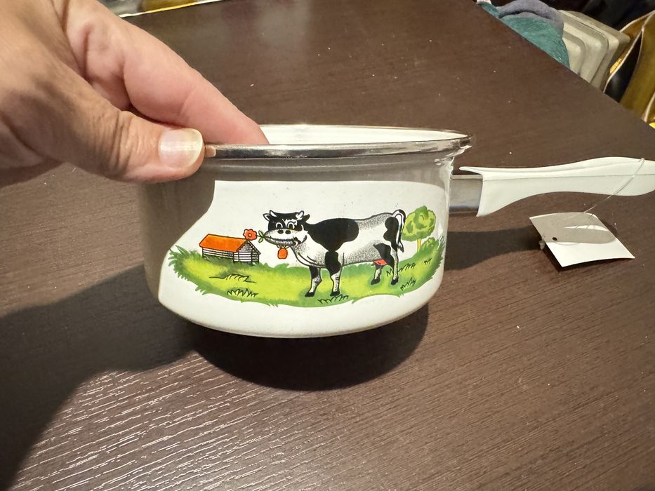 Tacho esmaltado com figura de vaca