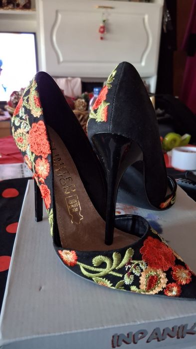 Sapatos muinto originais