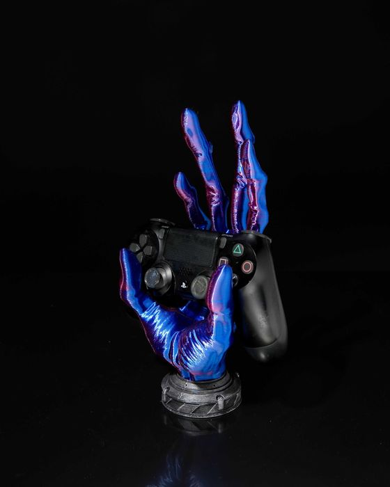 Suporte para Comandos – Modelo "Mão Zumbi"