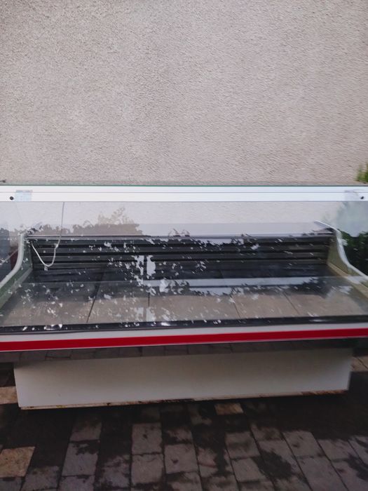 Холодильна вітріна, у хорошому стані