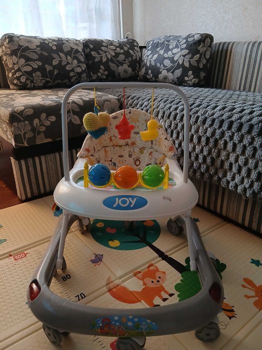 Ходунки дитячі в хорошому стані
