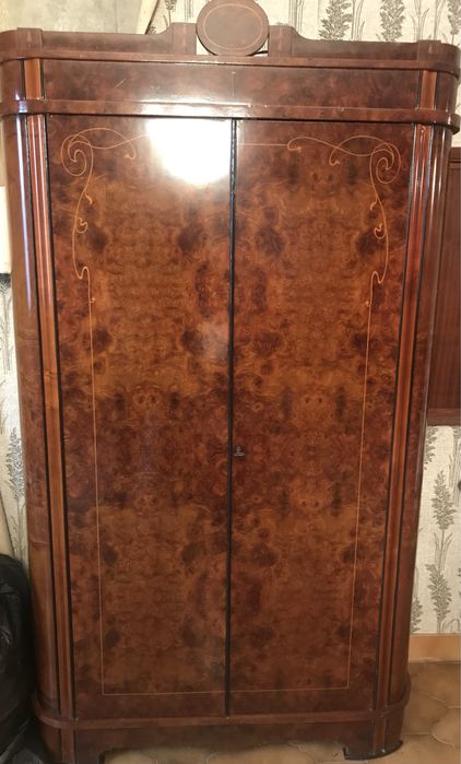 Garrafeira espelhada