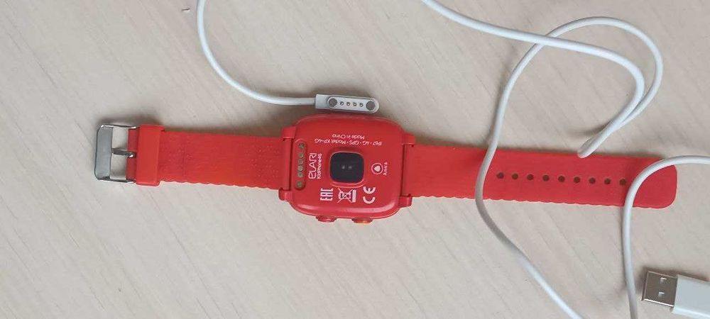 Детские смарт-часы с GPS-трекером Elari KidPhone 4G (Red)