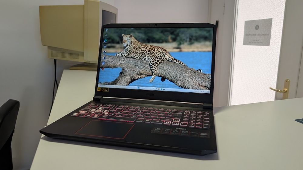 Laptop Acer Nitro 5 AN515-55 i5-10300H/16Gb/RTX2060/1000Gb