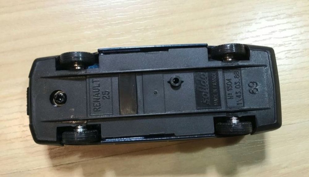 Miniatura da Solido Renault 25 em escala 1/43