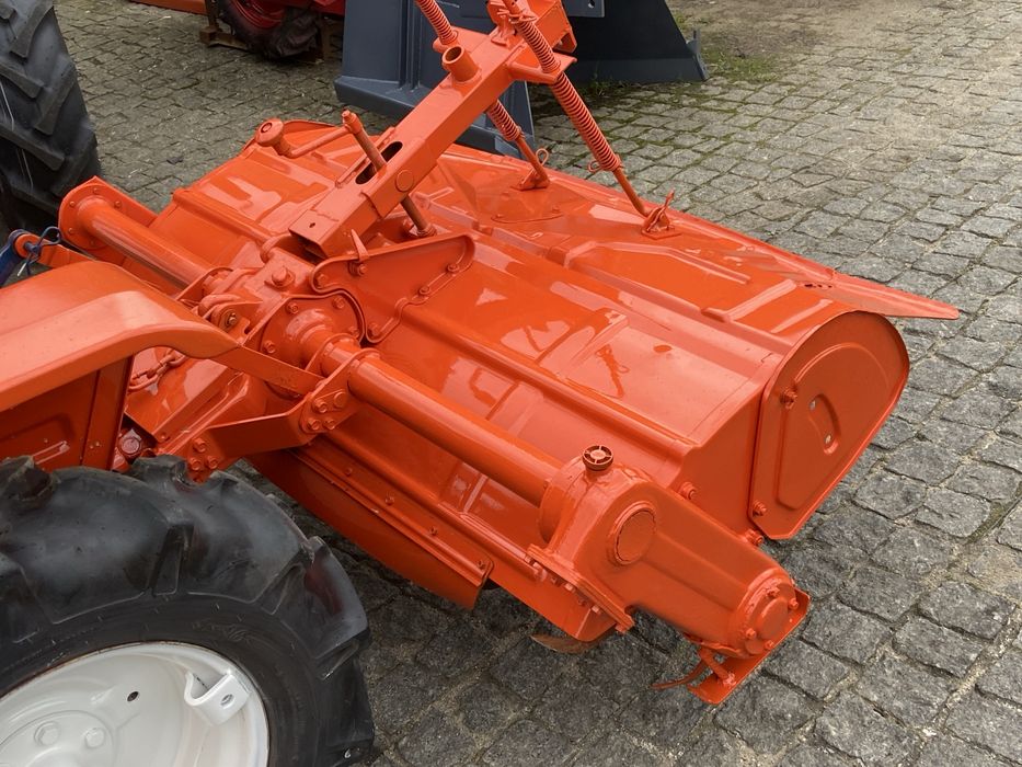 Tractor kubota tração 4 rodas com fresa