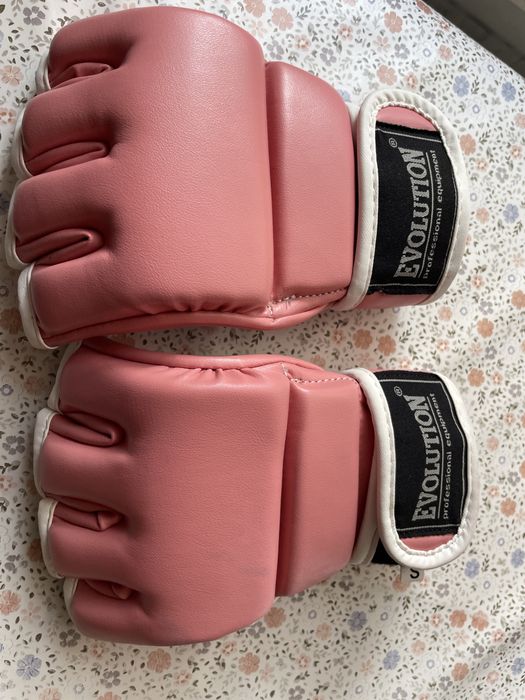 Rękawice do MMA damskie