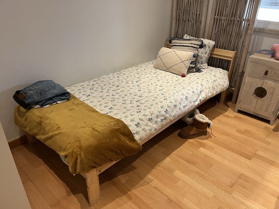 Cama de solteiro nova com colchao