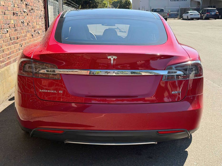 Tesla Model S P85D      2015