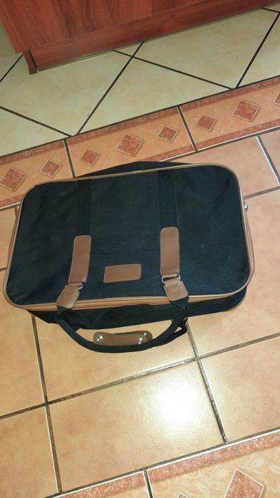 Sprzedam małe walizki i torby za komplet 50 zl