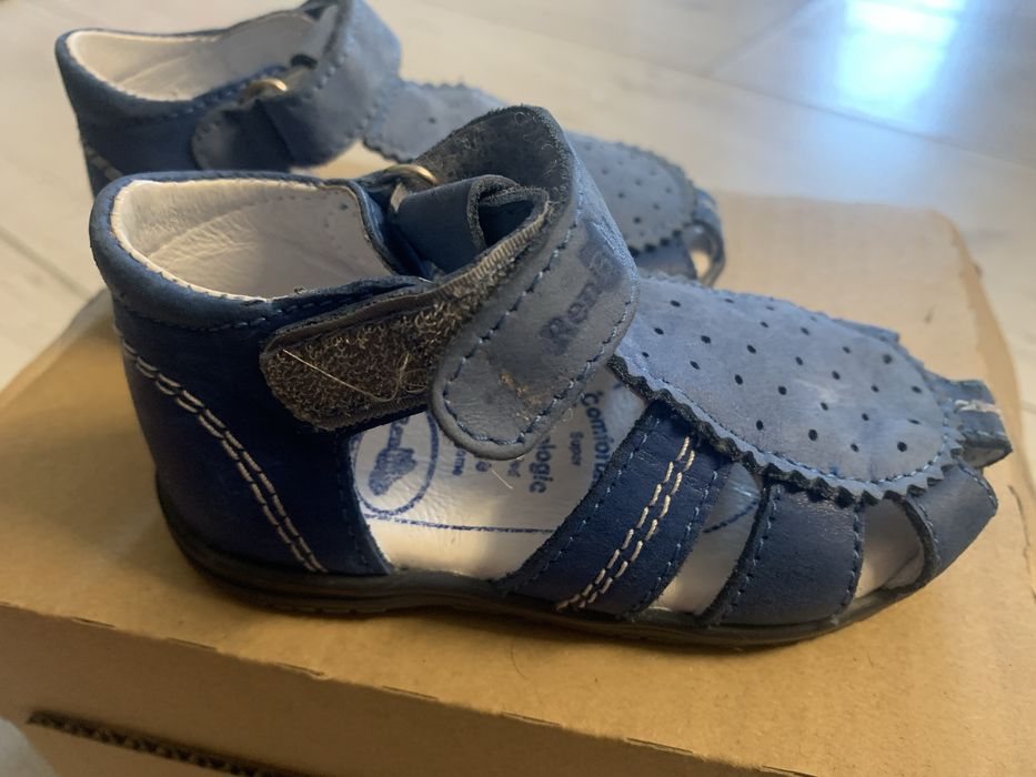 Niebieskie sandalki r 20