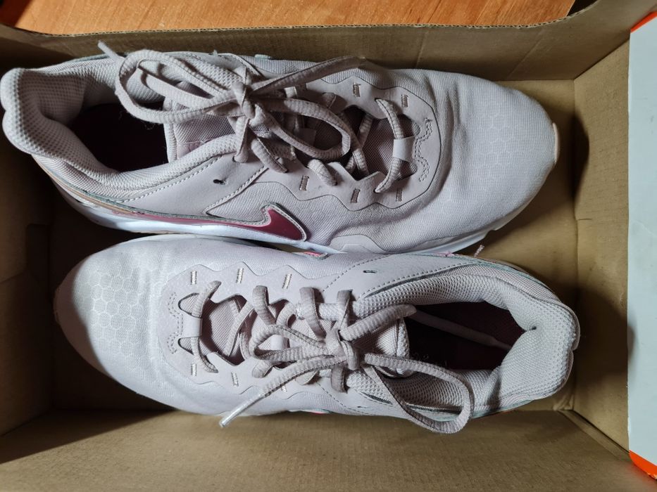 Nike Legend Essential 2