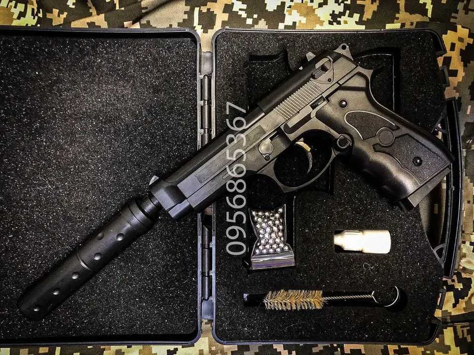 Берета пістолет метал та пластик