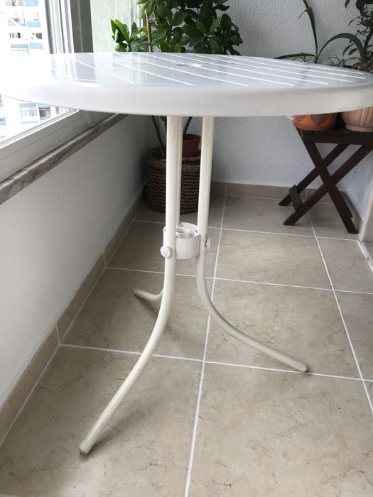 Mesa redonda de plástico