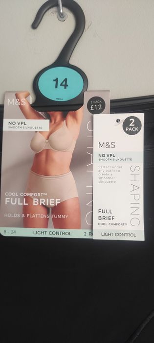 Modelujace figi 2 sztuki Marks &Spencer r.14(42)