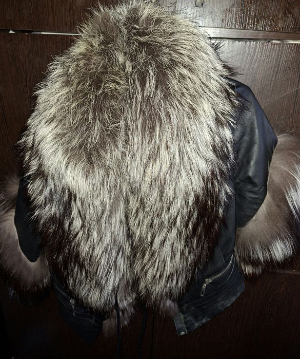 Куртка женская с меховым воротником